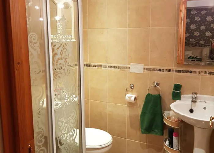 לינה וארוחת בוקר Sunrise View 4*